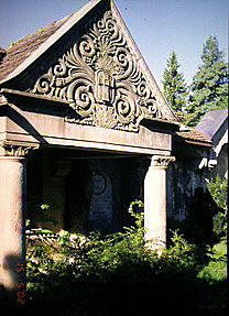 Grab 13 entlang der südseitigen Friedhofmauer