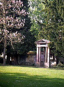 Grab 127 im katholischen Friedhof