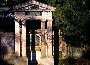 Grab 127 im katholischen Friedhof