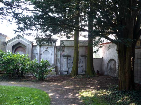 saniertes Grab Nummer 24 (Helmensdorfer) auf dem alten Friedhof Lindau
