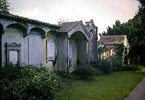Grab 38 bis 32 entlang der ostseitigen Friedhofmauer