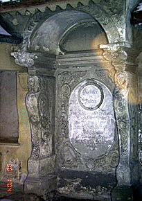 Grab 12 entlang der südseitigen Friedhofmauer