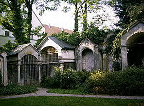 Grab 62 - 61 entlang der nordseitigen Friedhofmauer