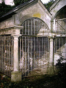 Grab 62 entlang der nordseitigen Friedhofmauer