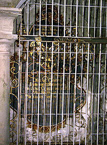 Grab 62 entlang der nordseitigen Friedhofmauer