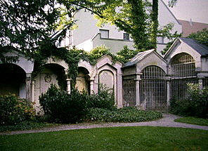 Grab 64 entlang der nordseitigen Friedhofmauer