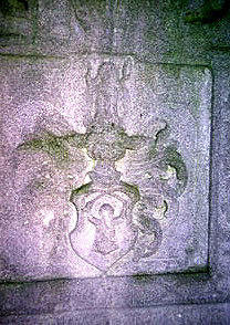 Grab 86 entlang der südseitigen Friedhofmauer