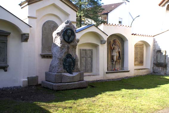  Sanierten Gräber 1 bis 4 auf dem alten Friedhof Lindau 